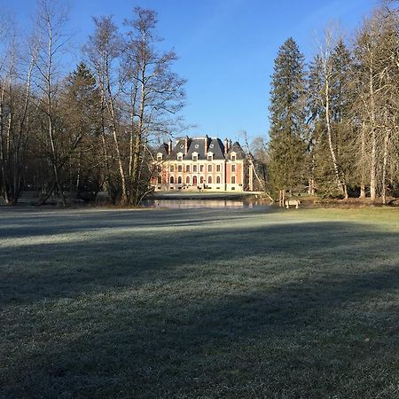 Chateau Du Breuil Bed & Breakfast Gevrolles ภายนอก รูปภาพ