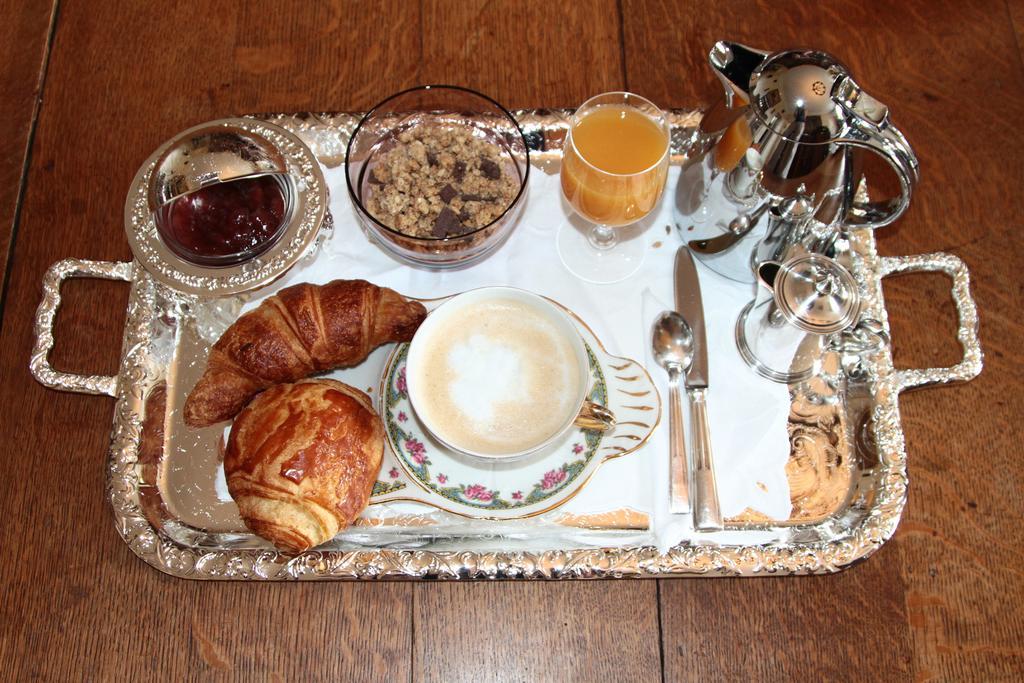Chateau Du Breuil Bed & Breakfast Gevrolles ภายนอก รูปภาพ