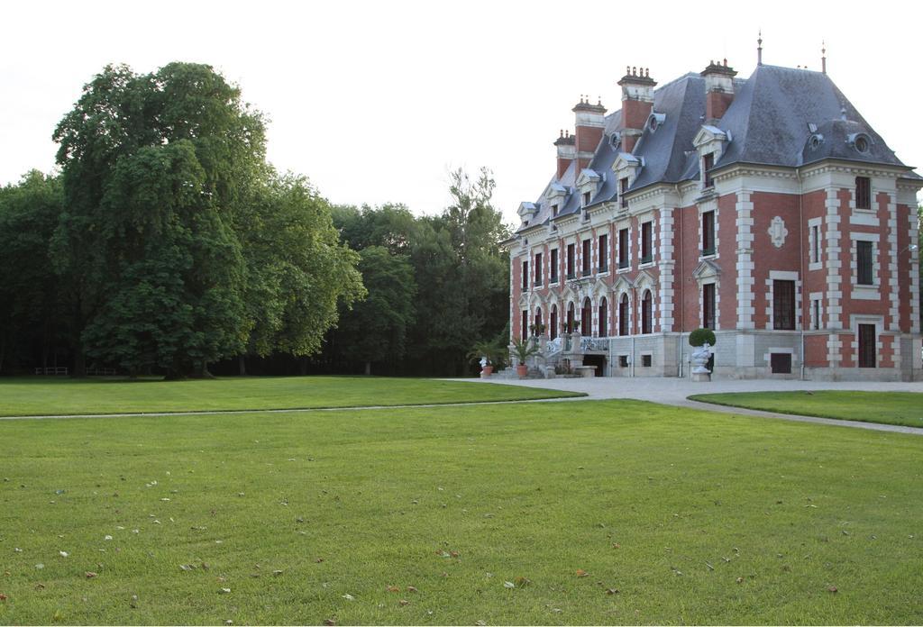 Chateau Du Breuil Bed & Breakfast Gevrolles ภายนอก รูปภาพ