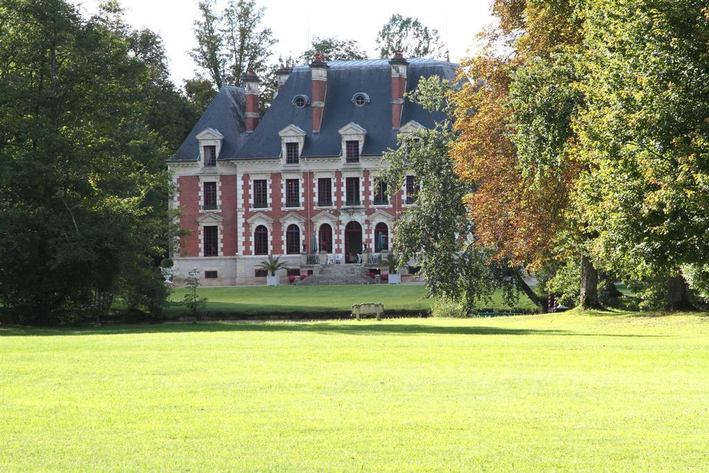 Chateau Du Breuil Bed & Breakfast Gevrolles ภายนอก รูปภาพ