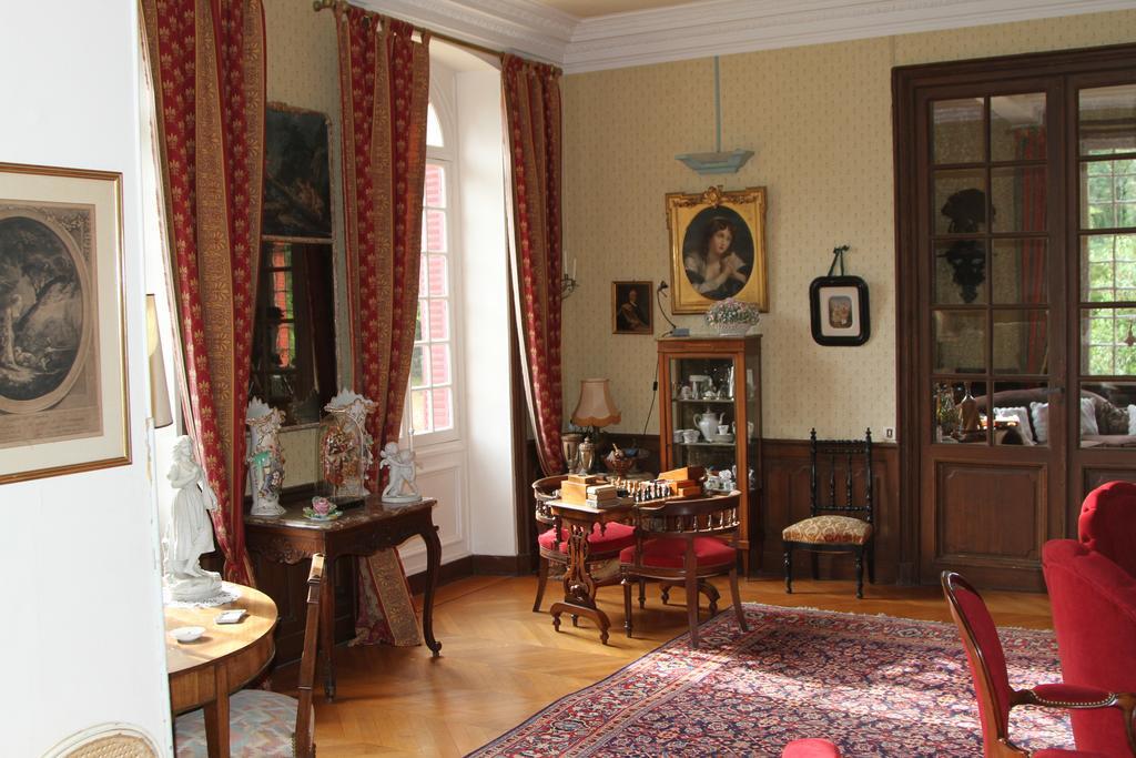 Chateau Du Breuil Bed & Breakfast Gevrolles ภายนอก รูปภาพ